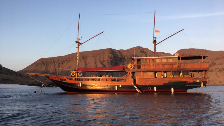 paket tour sailing komodo 2 hari 1 malam