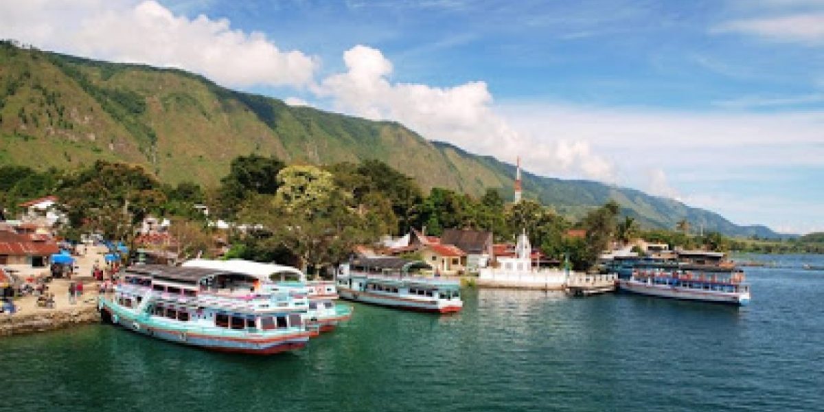 Paket Tour Samosir 2 Hari 1 Malam